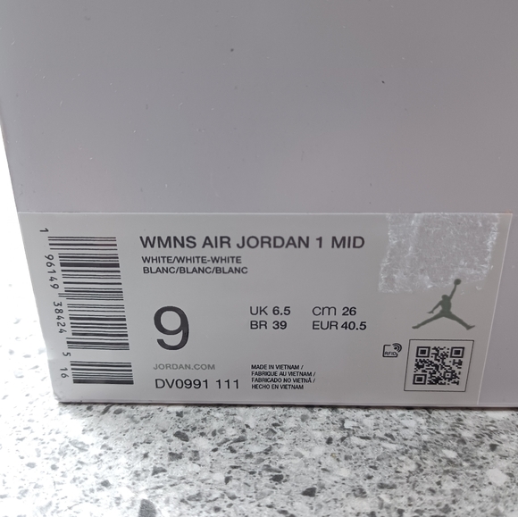 Nike Air Jordan 1 Mid Triple White Sneakers Shoes - Picture 9 of 12